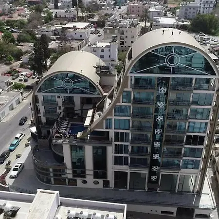 Elegant 2+1 Flat In The Heart Of Kyrenia + Wifi *