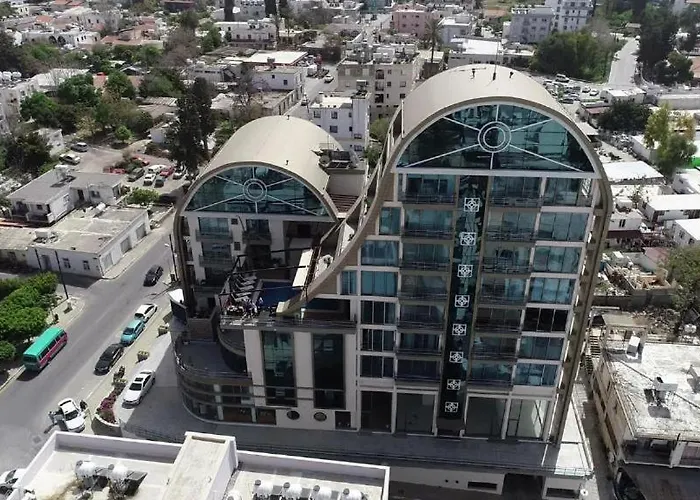 Elegant 2+1 Flat In The Heart Of Kyrenia + Wifi *