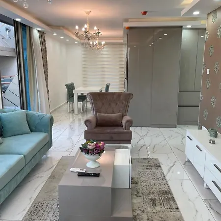 Elegant 2+1 Flat In The Heart Of Kyrenia + Wifi Lejlighed