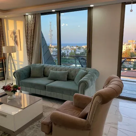 Elegant 2+1 Flat In The Heart Of Kyrenia + Wifi * Cirénia