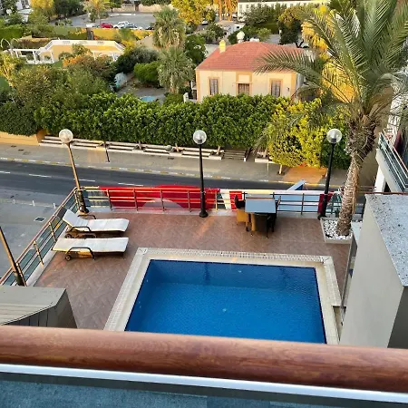 Elegant 2+1 Flat In The Heart Of Kyrenia + Wifi *