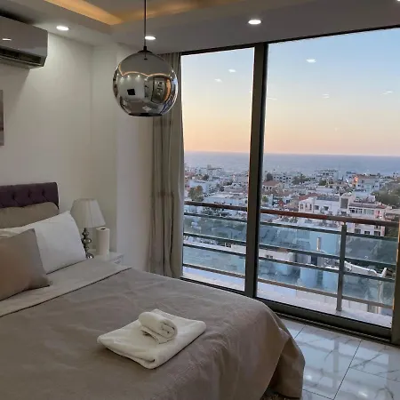 Elegant 2+1 Flat In The Heart Of Kyrenia + Wifi