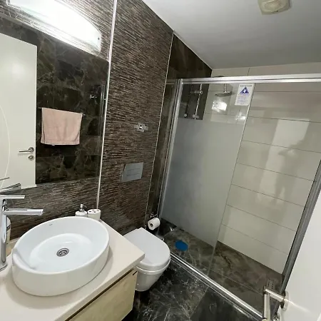 Elegant 2+1 Flat In The Heart Of Kyrenia + Wifi アパート *
