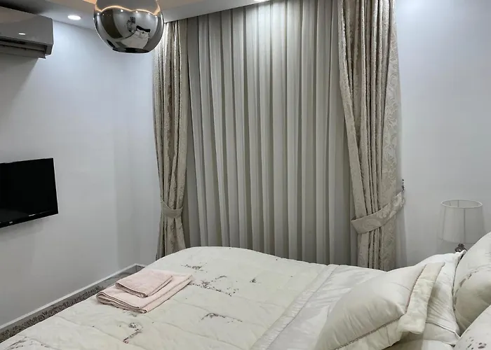 Elegant 2+1 Flat In The Heart Of Kyrenia + Wifi * Cirénia