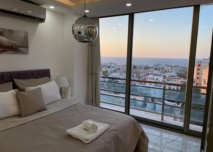 Elegant 2+1 Flat In The Heart Of Kyrenia + Wifi
