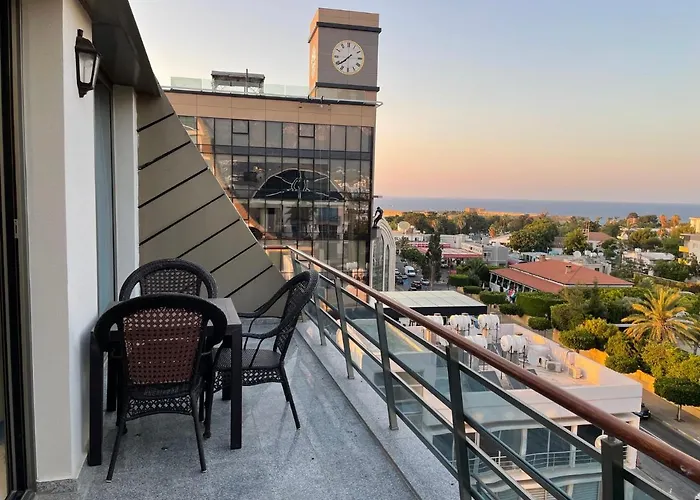 Elegant 2+1 Flat In The Heart Of Kyrenia + Wifi *