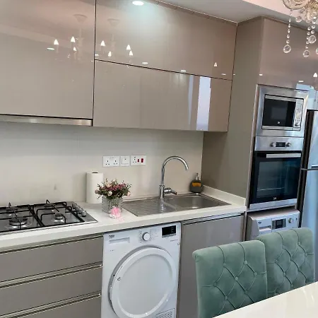 Elegant 2+1 Flat In The Heart Of Kyrenia + Wifi Апартаменты Кирения
